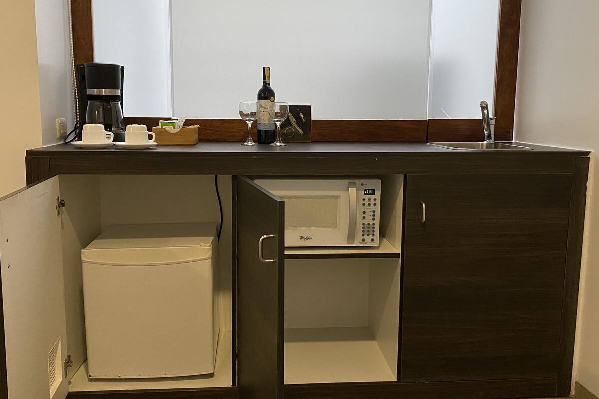 standard room, 1 bedroom | in-room safe, soundproofing, iron/ironing board, free cots/infant beds