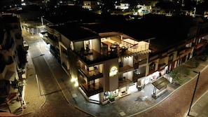 Front of property - evening/night - Galapagos Sunset Hotel (Puerto Baquerizo Moreno)