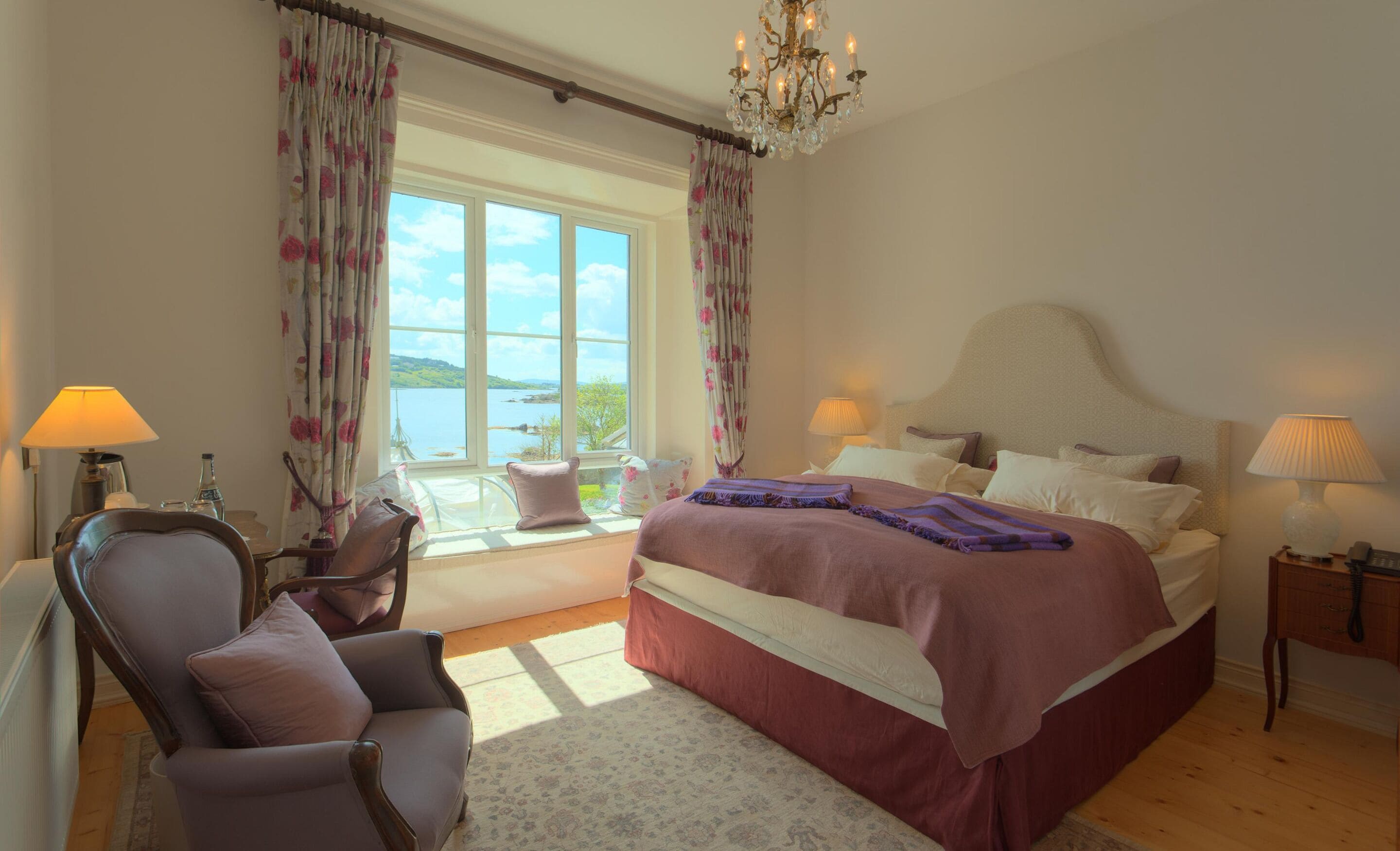 Premium bedding, in-room safe, individually decorated