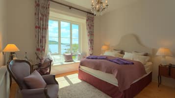 Premium bedding, in-room safe, individually decorated