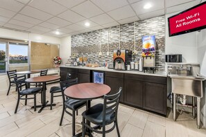 Coffee service - Red Roof Inn & Suites Wapakoneta (Wapakoneta)