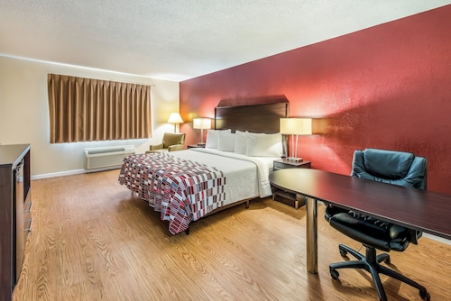 Red Roof Inn & Suites Wapakoneta