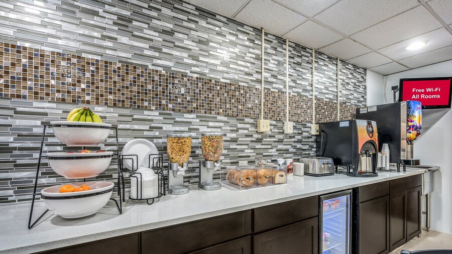 Red Roof Inn & Suites Wapakoneta