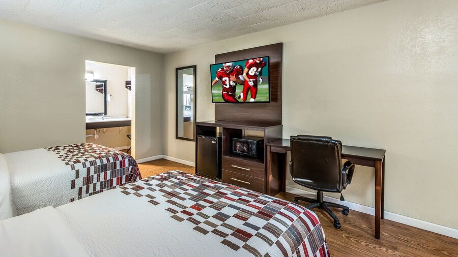 Red Roof Inn & Suites Wapakoneta