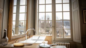 Premium bedding, minibar, individually decorated, desk