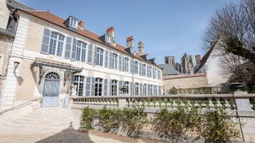 Premium bedding, minibar, individually decorated, desk