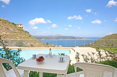 Aptera Paradise