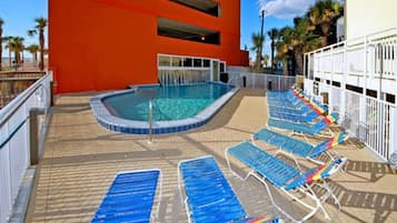 Piscine couverte, piscine extérieure