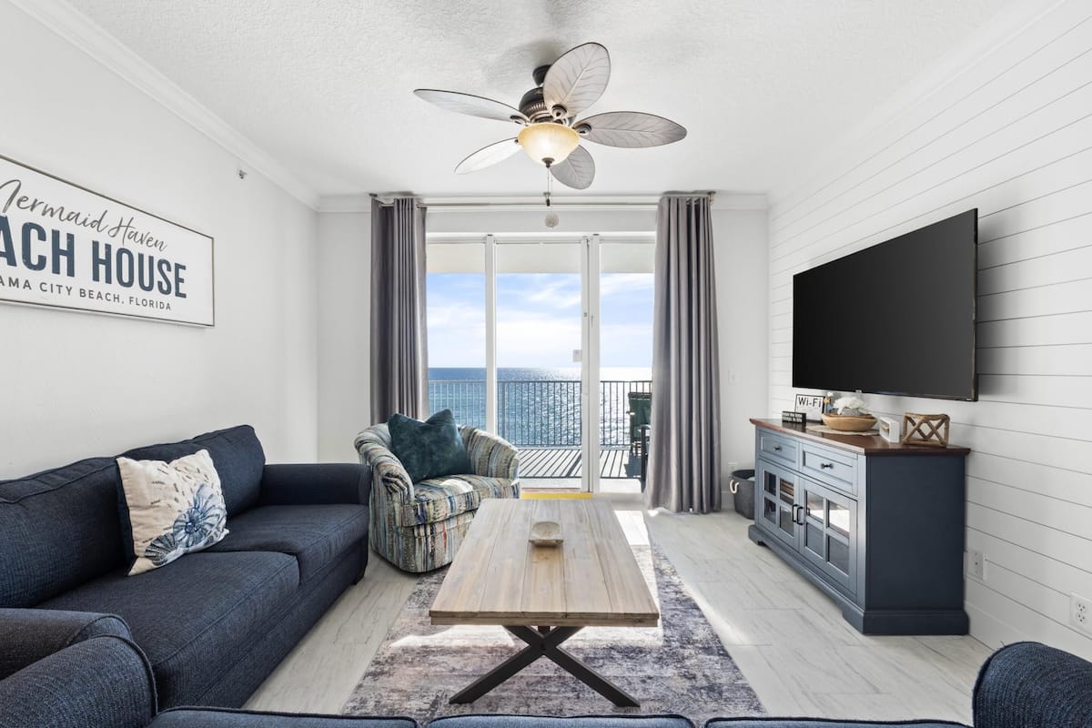 Condo, 3 Bedrooms, Sea View (502) | Living area