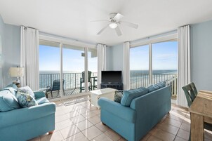 Condo, 2 Bedrooms, Beach View (929) | Living area
