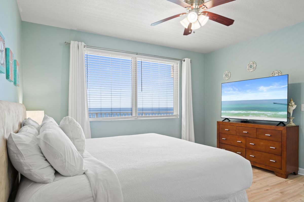 2 bedrooms, individually decorated, individually furnished