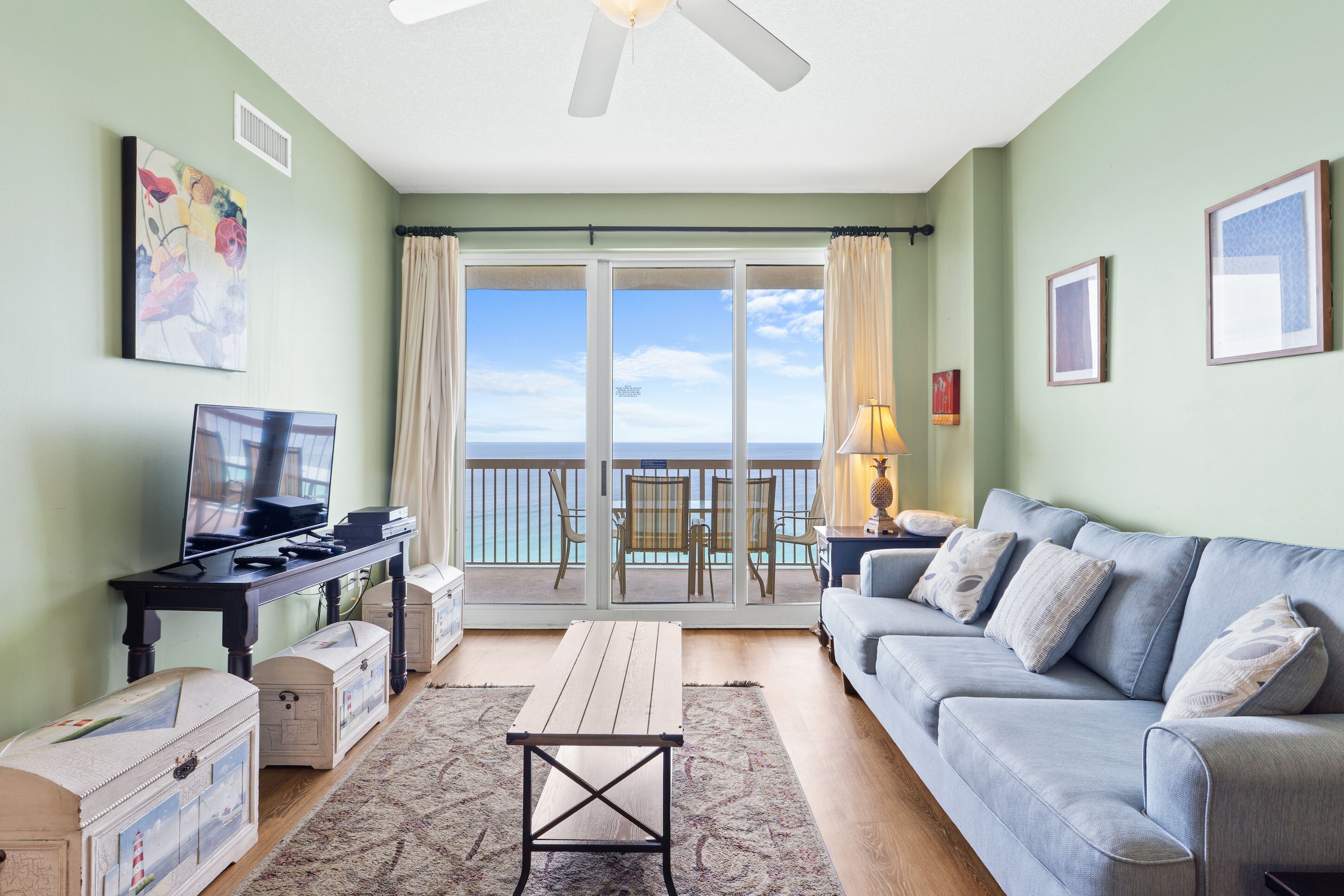 Condo, 3 habitaciones, frente al mar (2202) | Área de sala de estar | Televisión de pantalla plana 