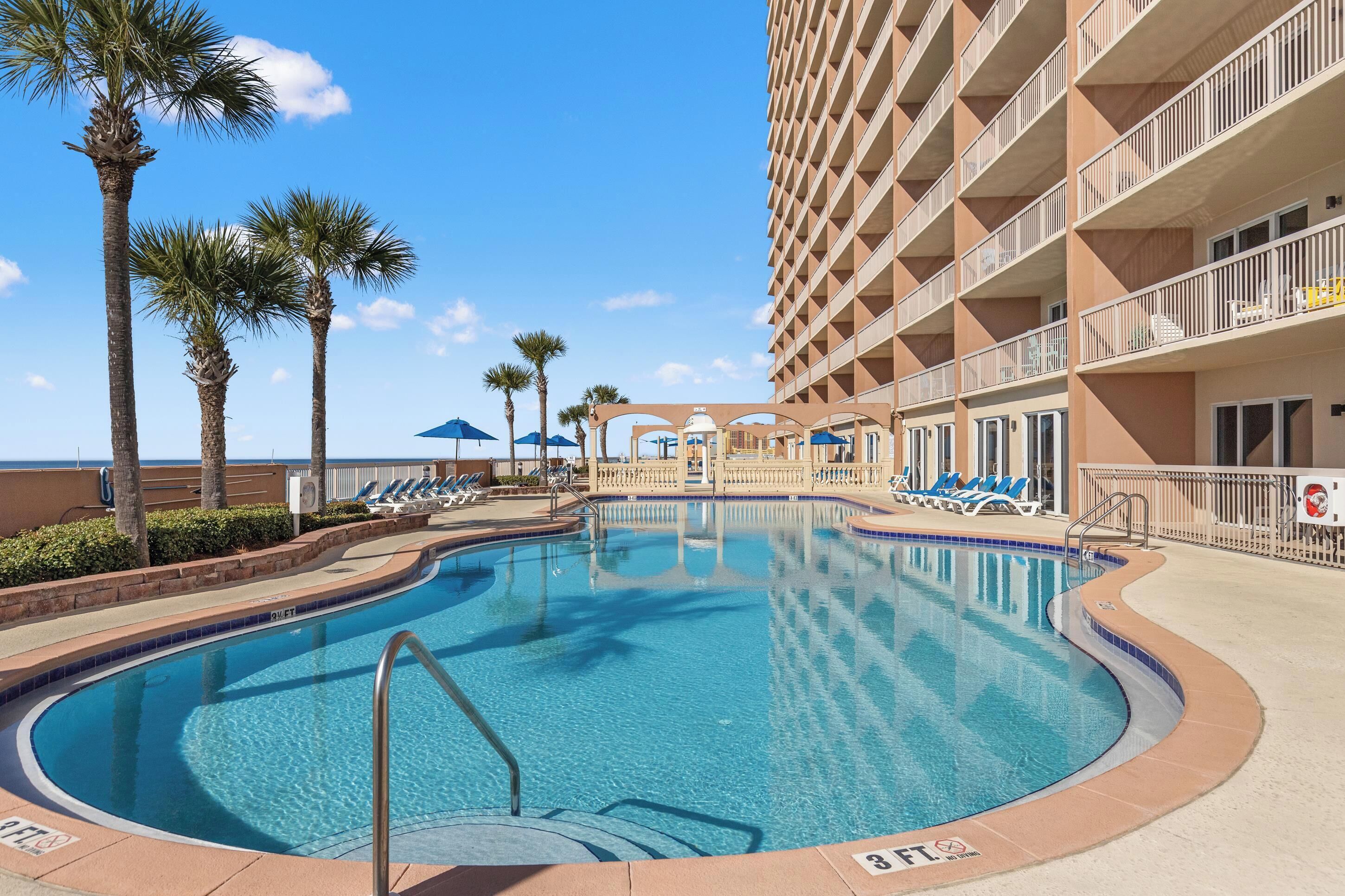 Outdoor pool, pool umbrellas, sun loungers