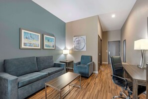 Camas con pillow-top, escritorio y espacio para trabajar con laptop 