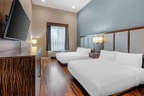 Suite, 2 grands lits, accessible aux personnes à mobilité réduite, baignoire (with Sofabed) | Surmatelas, bureau, espace de travail pour ordinateur portable