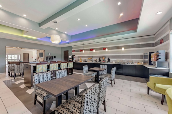 Petit déjeuner complet compris tous les jours