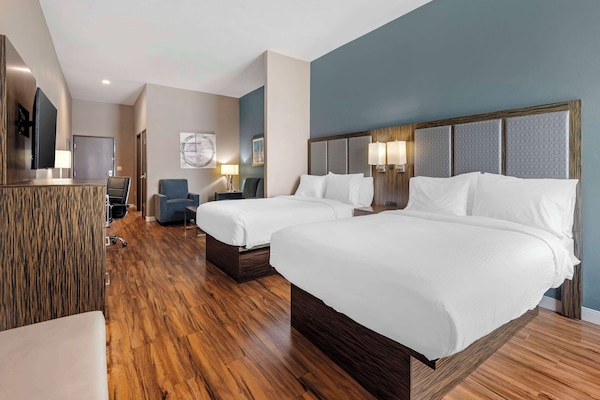 Colchones con pillow-top, escritorio y espacio para trabajar con laptop