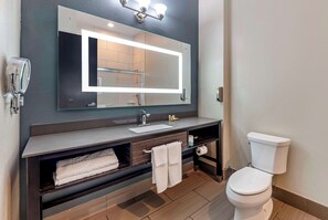 Standard Room, 1 King Bed, Non Smoking (Pet Friendly) | Bathroom | Free toiletries, hair dryer, towels, soap - Best Western Plus Pflugerville (Pflugerville)