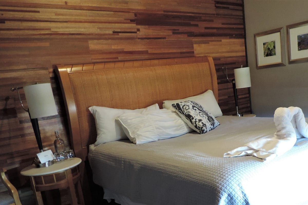 Chambre Standard, 1 très grand lit, accessible aux personnes à mobilité réduite, patio