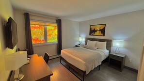 Standard Room, 1 Queen Bed | Laptop workspace, soundproofing, iron/ironing board, bed sheets