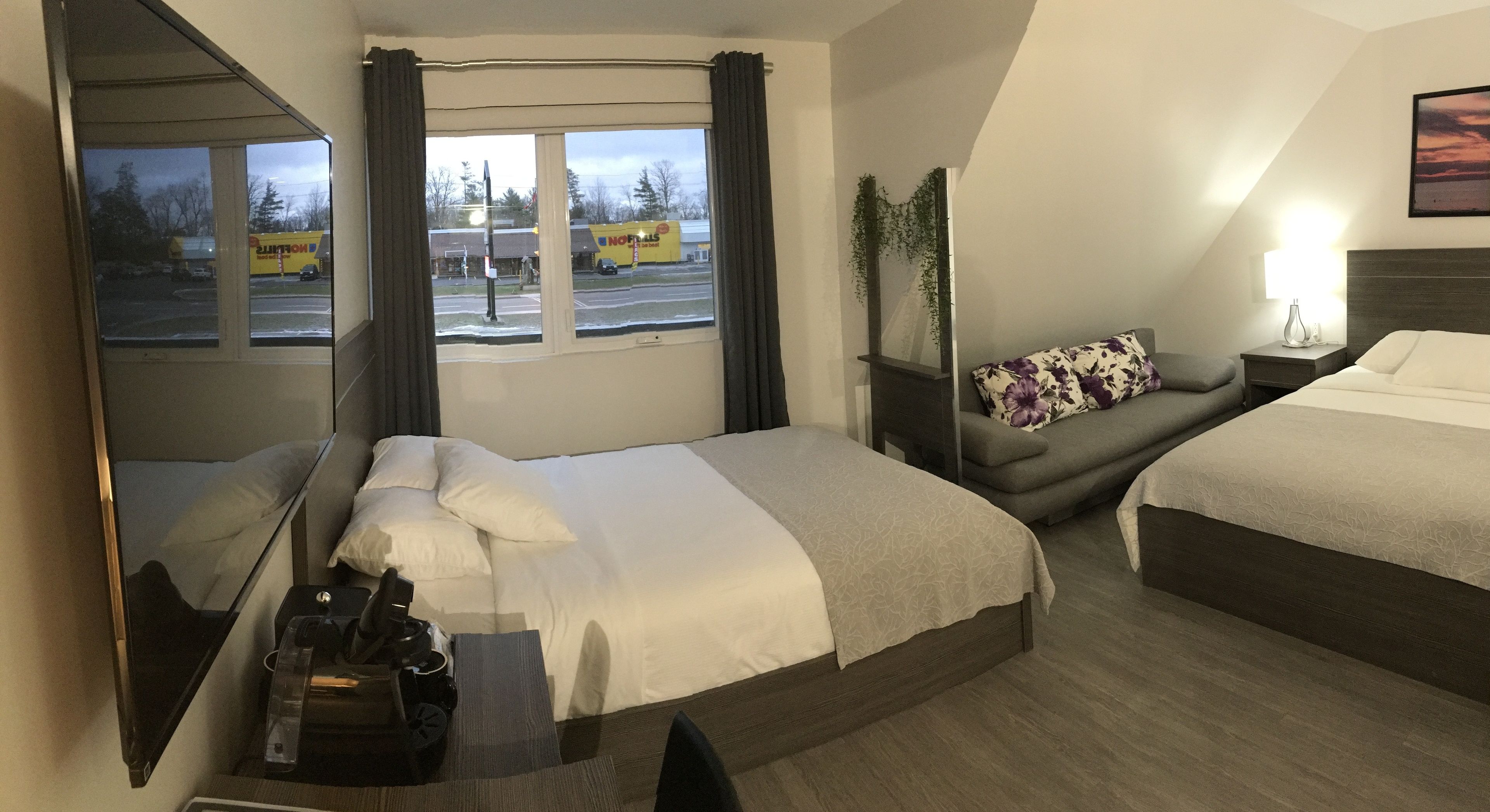 deluxe plus room, 213 | laptop workspace, soundproofing, iron/ironing board, bed sheets