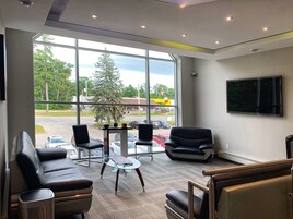 Área de estar no saguão