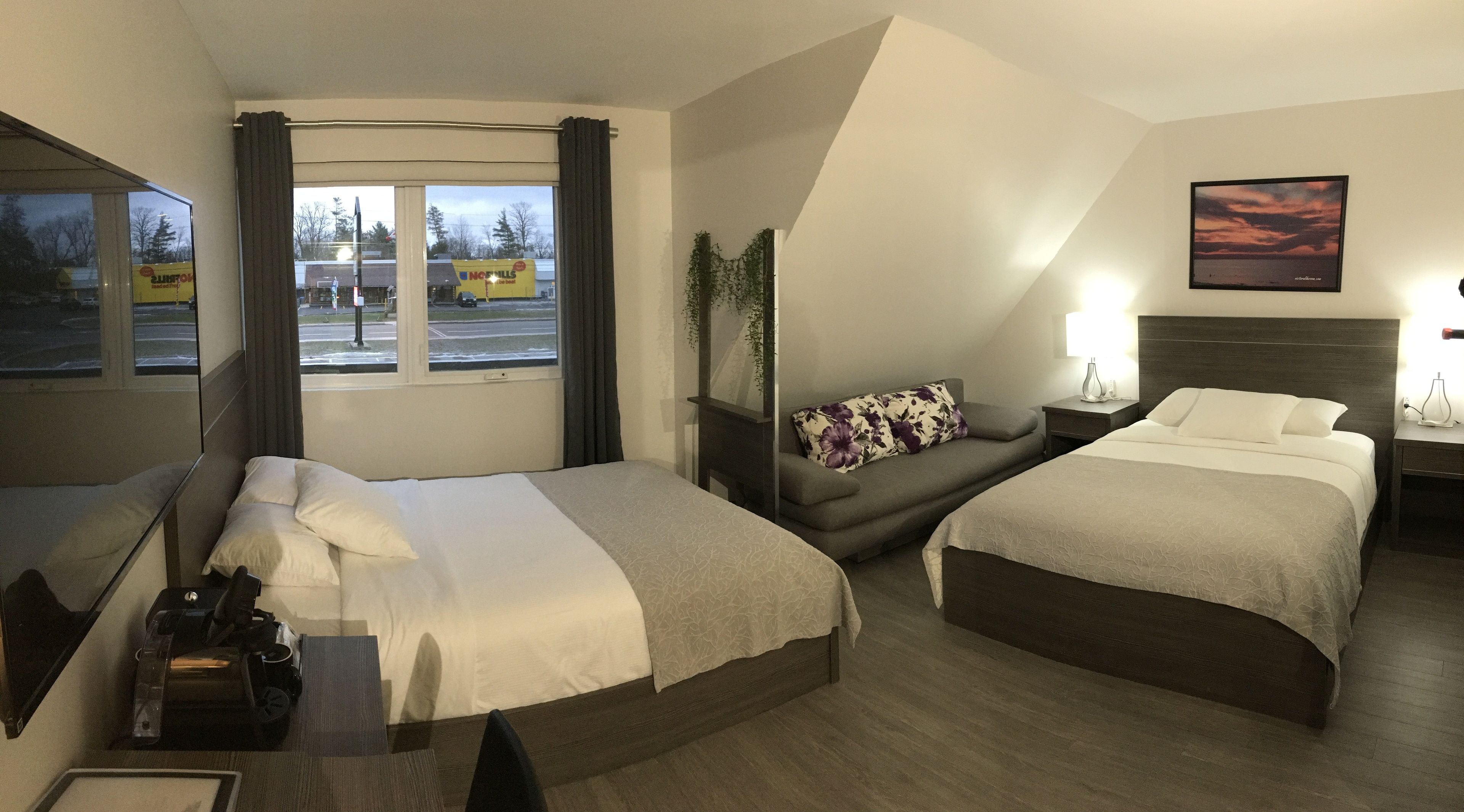 ノートパソコン用作業スペース、防音設備、アイロン / アイロン台、ベッドシーツ