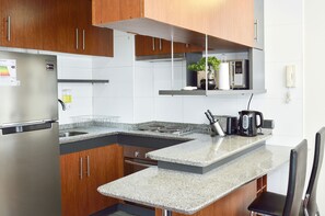 Family Apartment, 2 Bedrooms | Private kitchen | Full-sized fridge, microwave, oven, stovetop - Norus Providencia (Santiago)
