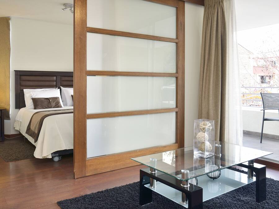 Leilighet – executive, 1 soverom | Dundyner, safe på rommet, blendingsgardiner og strykejern/-brett