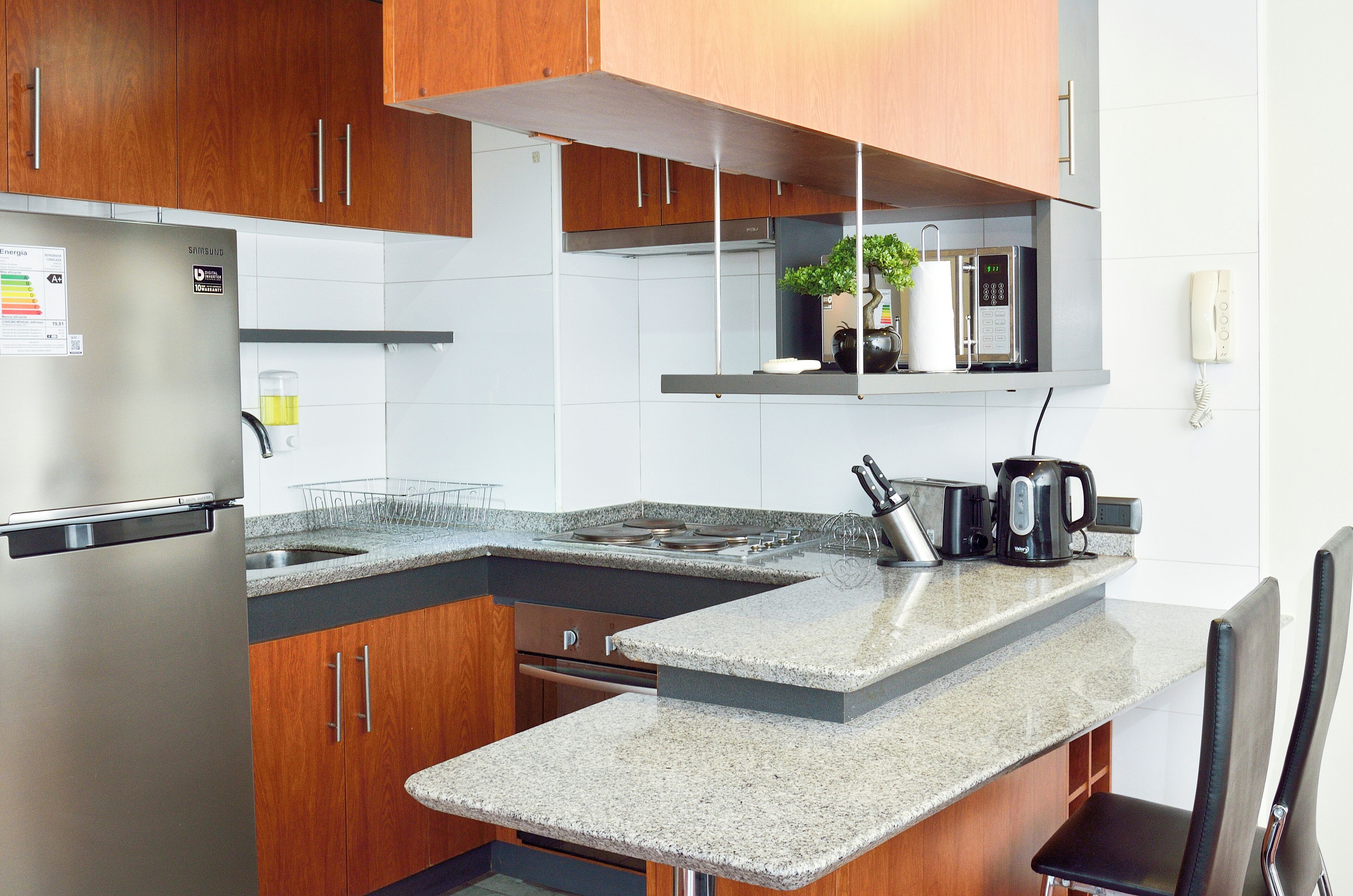 大冰箱、微波炉、烤箱、炉灶