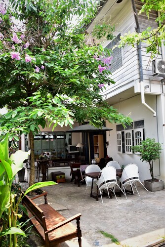 Baan Rare Guesthouse