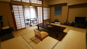 昔ながらの懐かしい和室 | 高級寝具、ミニバー、セーフティボックス (室内)、デスク
