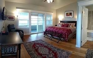 豪華客房, 1 張特大雙人床, 陽台, 山景 (Can Connect to Evergreen Suite) | 埃及棉床單、高級寢具、獨特裝潢、布置獨特