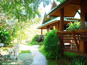 Bungalow | Bàn, giường gấp/giường phụ (phụ phí) 