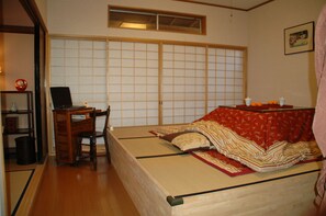 Cottage, 3 Bedrooms, Kitchenette | 3 bedrooms, down comforters, free WiFi, bed sheets