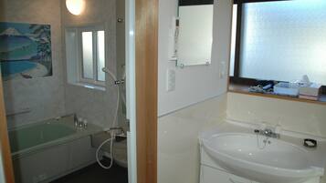 Ferienhaus, 3 Schlafzimmer, Kochnische | Badezimmer | Badewanne und Dusche (separat), kostenlose Toilettenartikel