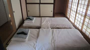 3 bedrooms, down duvets, free WiFi, bed sheets