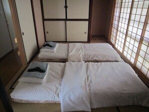 村舍, 3 间卧室, 简易厨房 | 3 多间卧室、羽绒被、免费 WiFi、床单