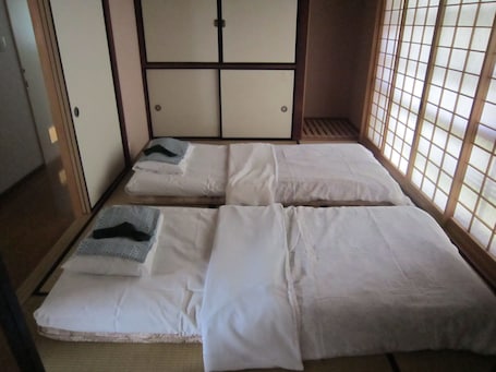 Cottage, 3 Bedrooms, Kitchenette | 3 bedrooms, down comforters, free WiFi, bed sheets