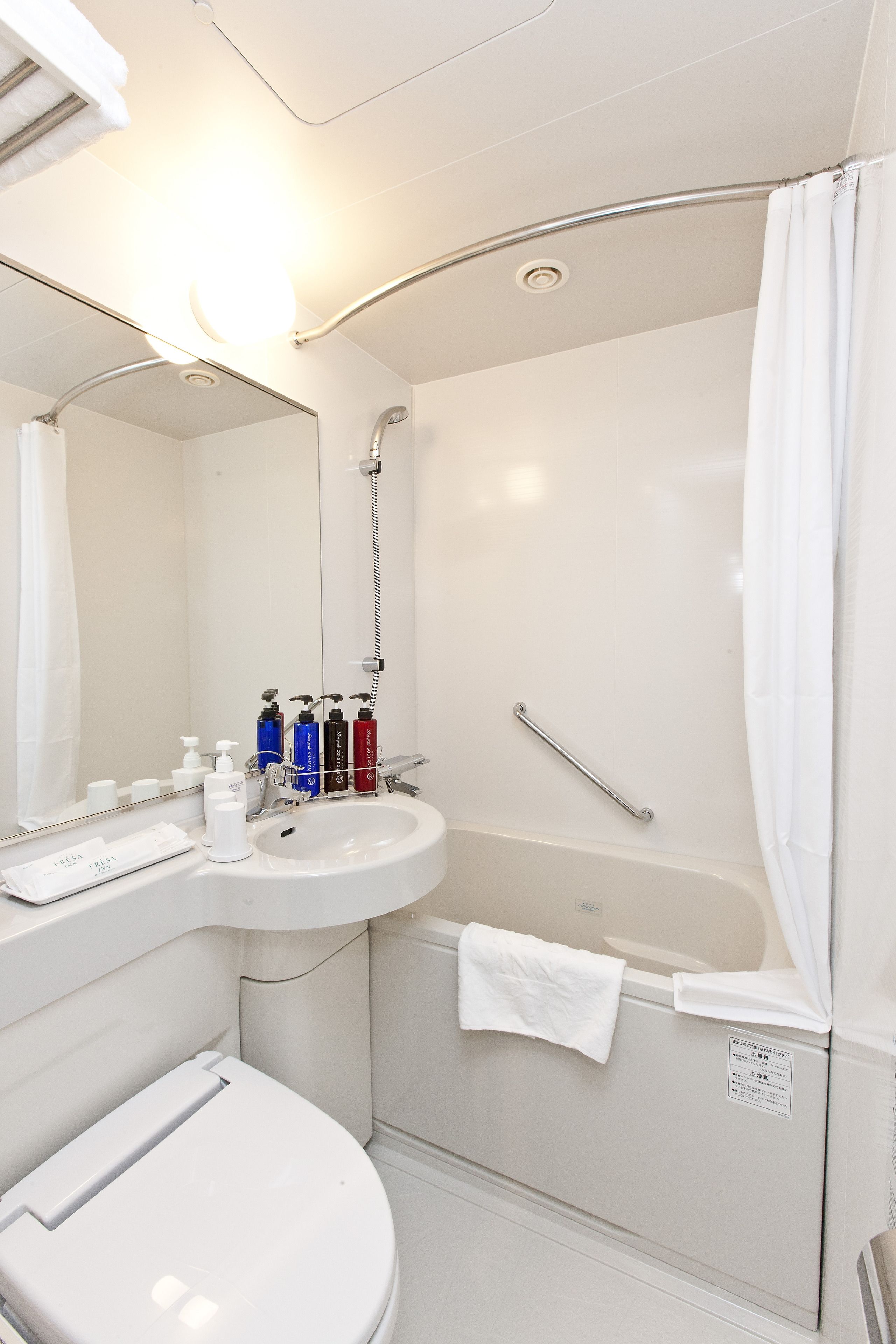 combined shower/bathtub, free toiletries, hair dryer, slippers