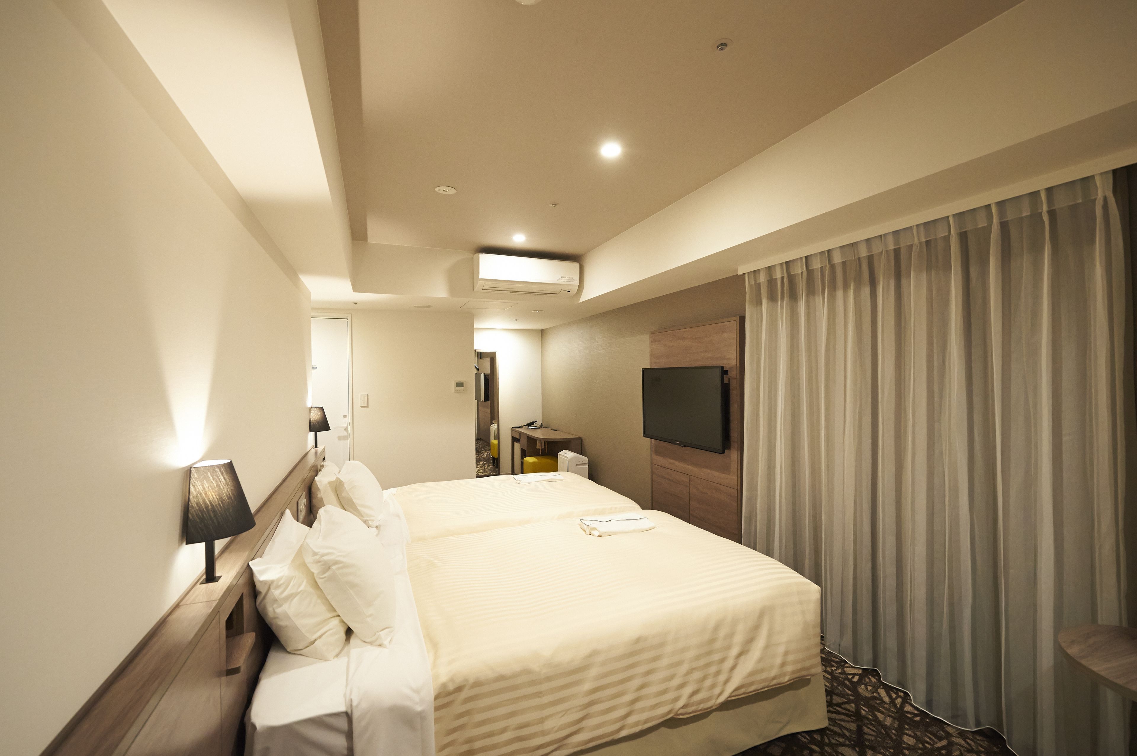 Premium Twin Room, Smoking | Individually decorated, individually furnished, desk, blackout drapes