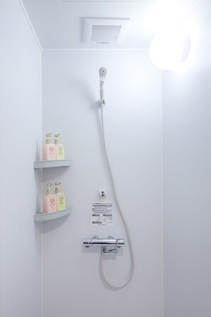 Bathroom shower - commun SHIBUYA - Caters to Men (Tokyo)