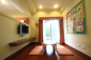 Quadruple Room | Desk, soundproofing, free cribs/infant beds, free WiFi - Malia Homestay (Hualien City)