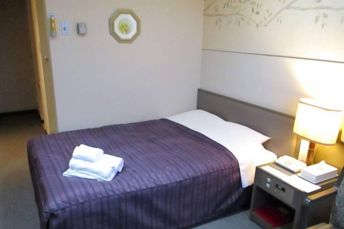 Desk, WiFi (free), bed sheets