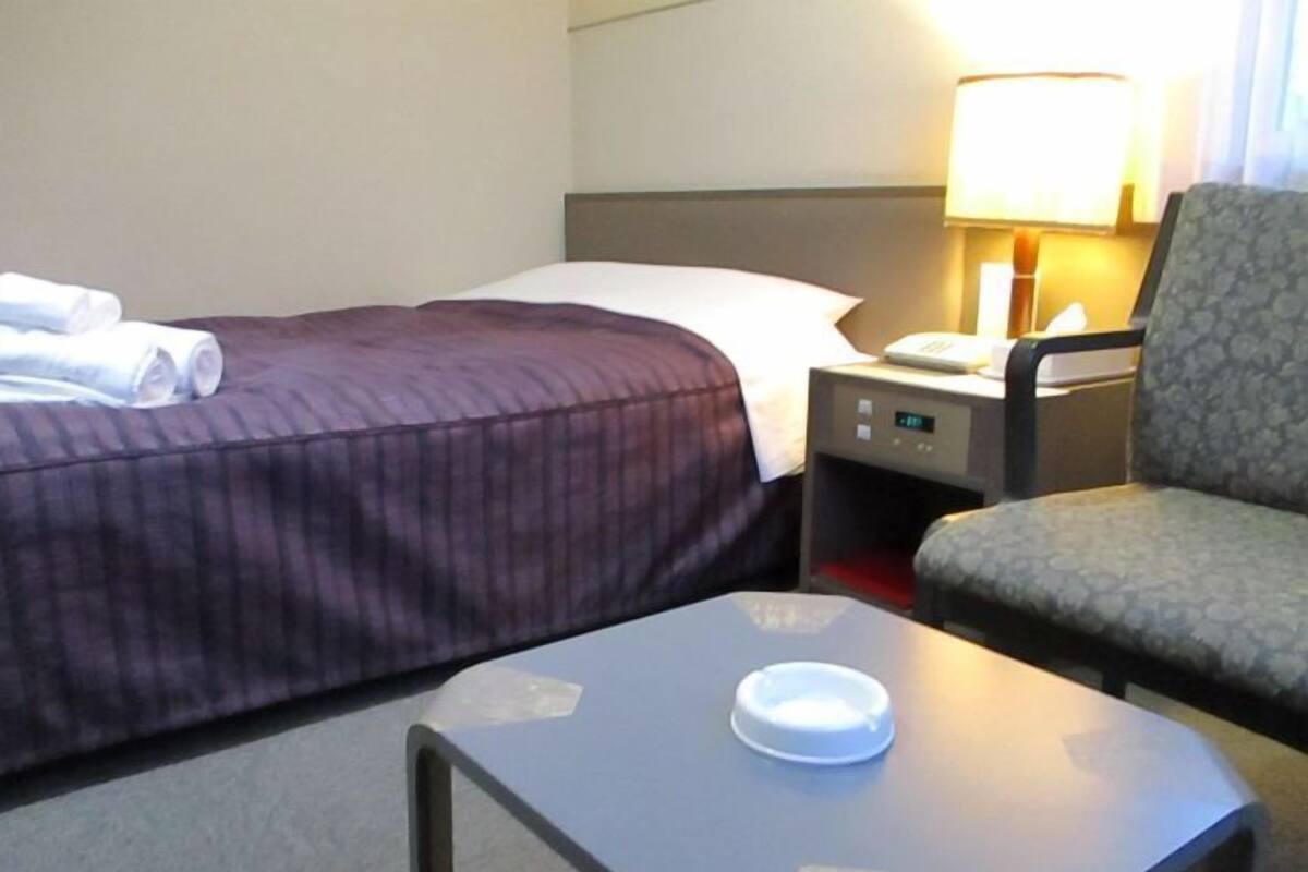 Desk, WiFi (free), bed sheets