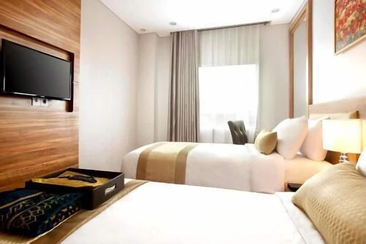 Premium bedding, in-room safe, desk, blackout curtains