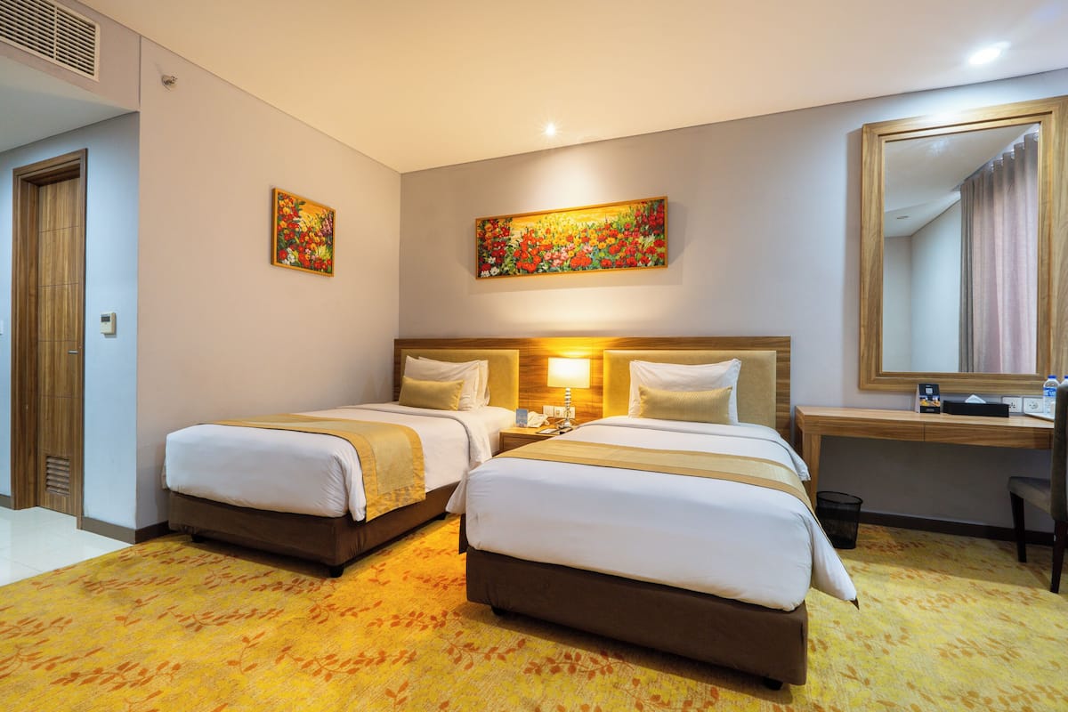 Deluxe-Zweibettzimmer | Hochwertige Bettwaren, Zimmersafe, Schreibtisch, Verdunkelungsvorhänge