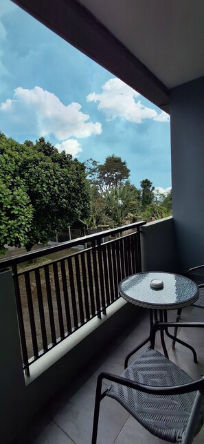 Terrace/patio - Green Valley Resort (Baturaden)