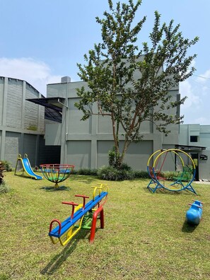 Flat-screen TV - Green Valley Resort (Baturaden)