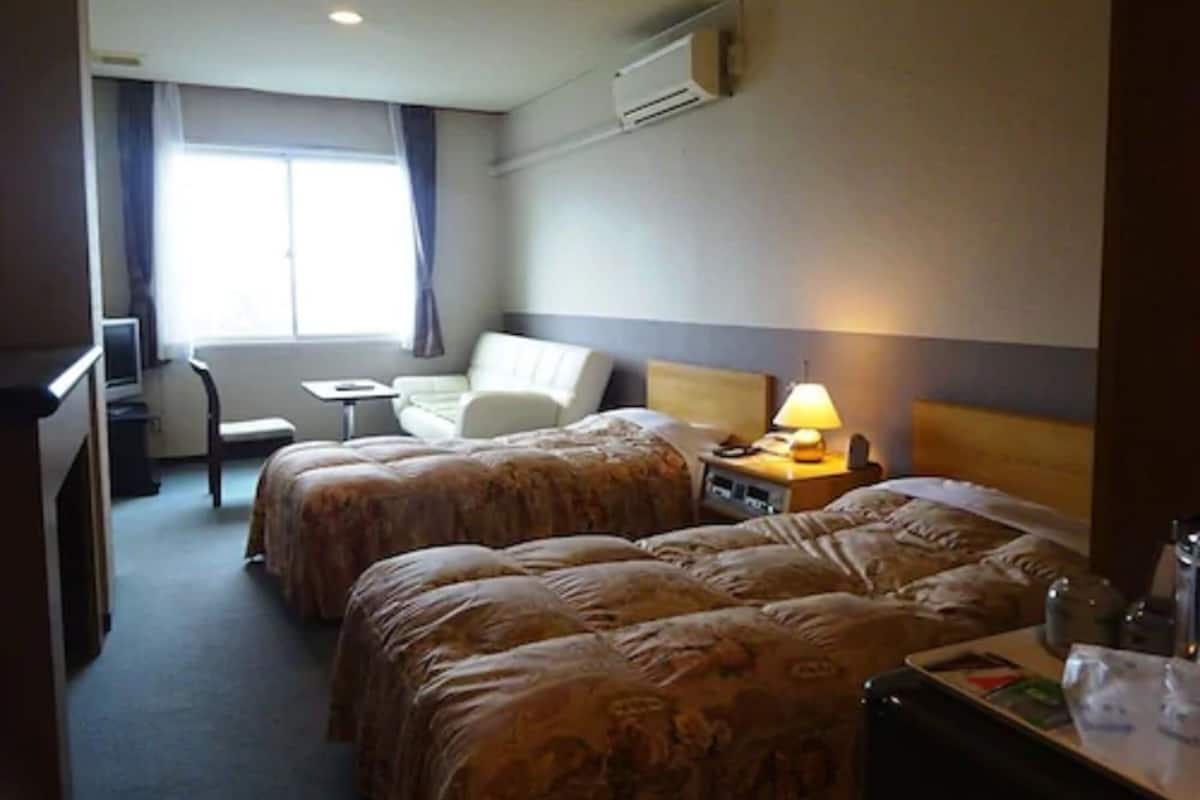 Rom (Western Room for 2- 4 person) | Strykejern/-brett, wi-fi (inkludert) og sengetøy
